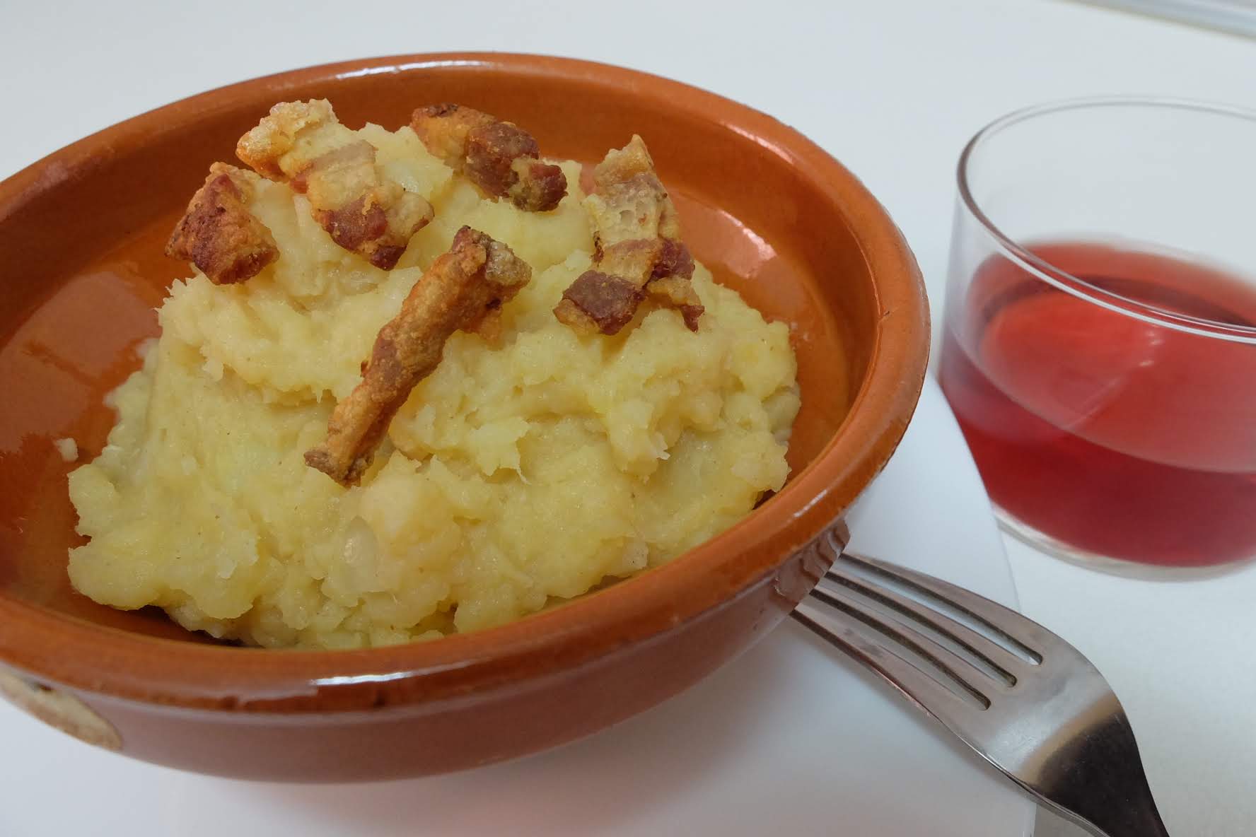 Patatas revolconas